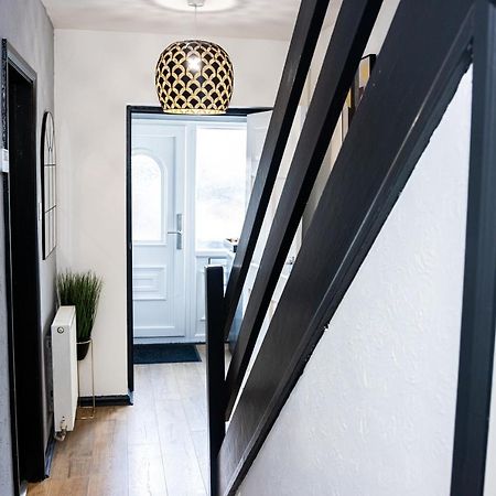 Td Stourb Dudley - Luxurious 3 Bedroom House - Sleeps 7 - Dy1 - Long And Short Stay Brierley Hill Zewnętrze zdjęcie