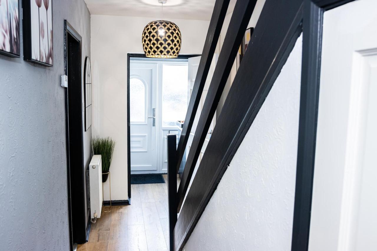 Td Stourb Dudley - Luxurious 3 Bedroom House - Sleeps 7 - Dy1 - Long And Short Stay Brierley Hill Zewnętrze zdjęcie